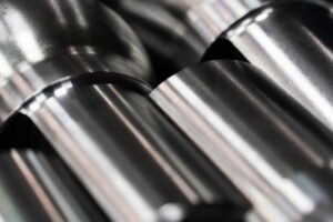 xử lý bề mặt khuôn đạt mirror finish với độ bóng gương cao trong gia công khuôn chính xác